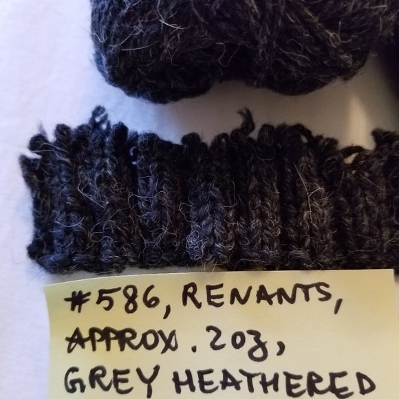 ✅#586 Preowned Unbranded 2 oz Grey Wool Yarn - Picture 2 of 3